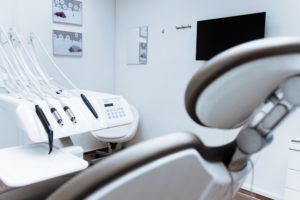 Behandlungsraum Zahnarzt Krankenzusatzversicherung für Zähne